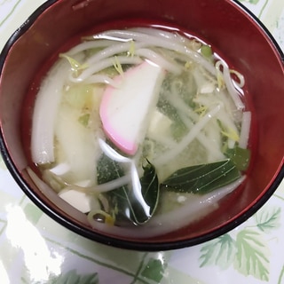 蒲鉾と豆腐のお味噌汁